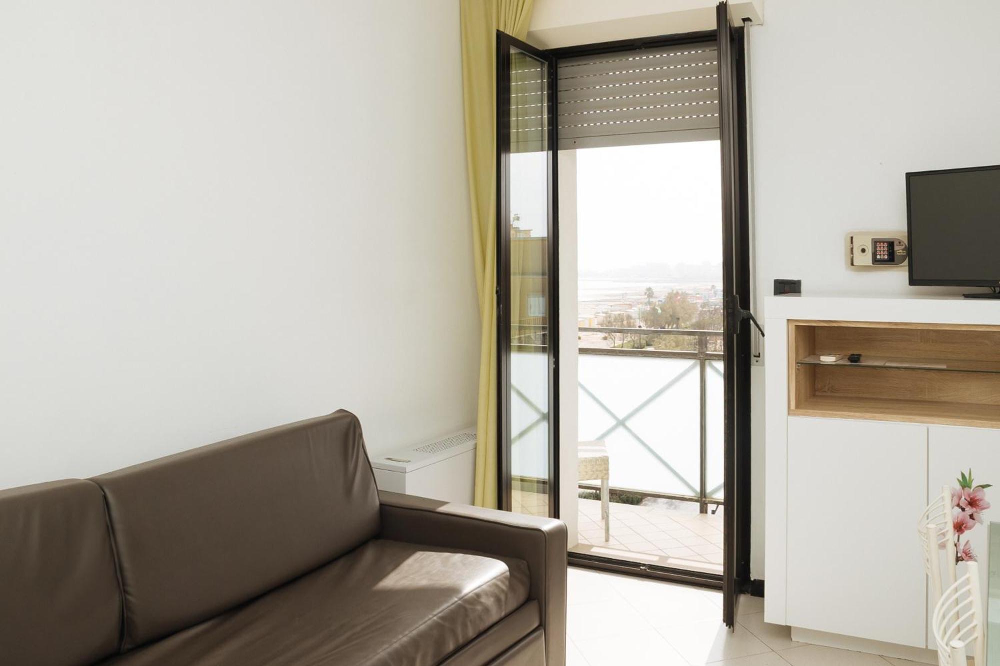 Gabbiano Apartments 里米尼 外观 照片